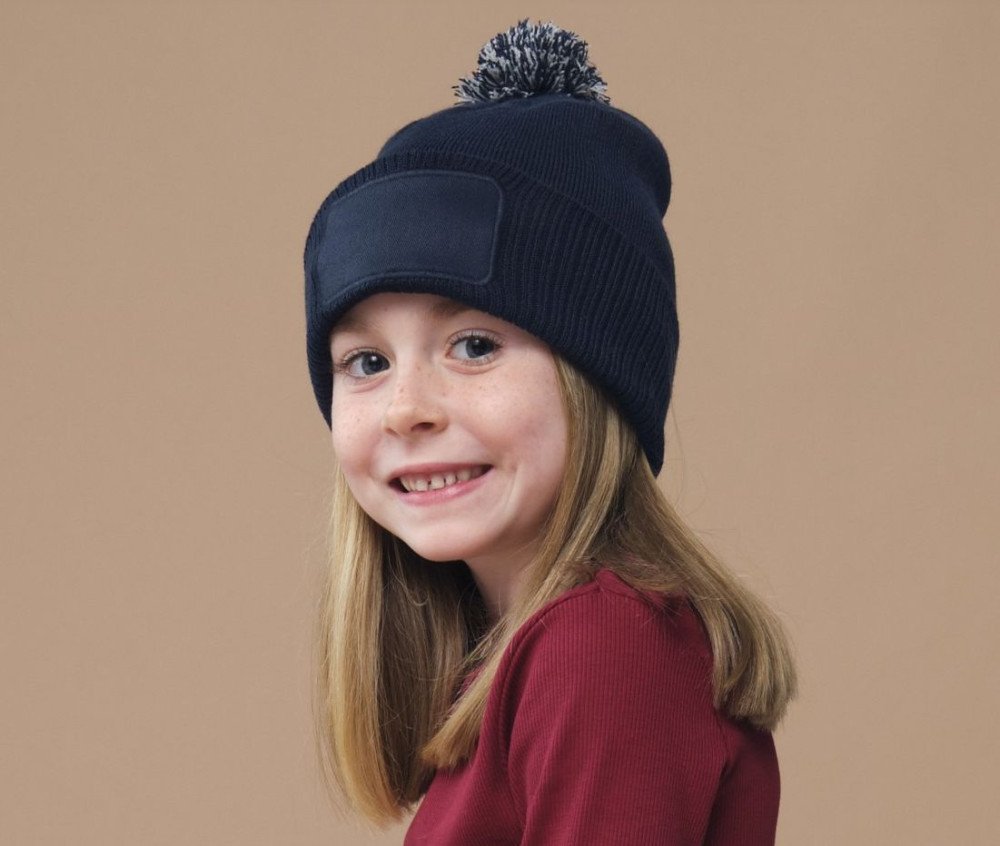 Bonnet enfant avec empiècement et pompom