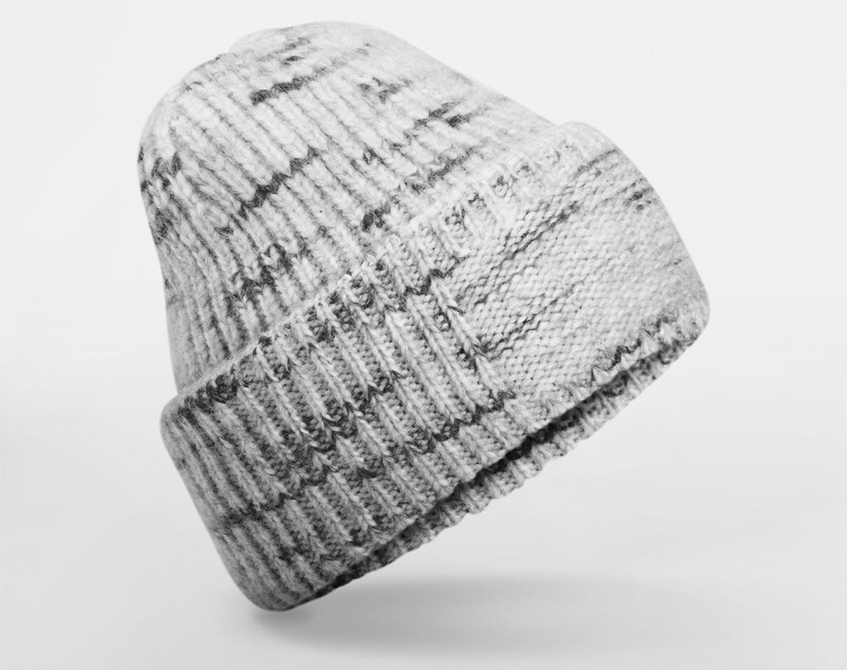 Bonnet tricoté avec zone de marquage — coloris Cloudy Haze #Couleur_Cloudy-Haze