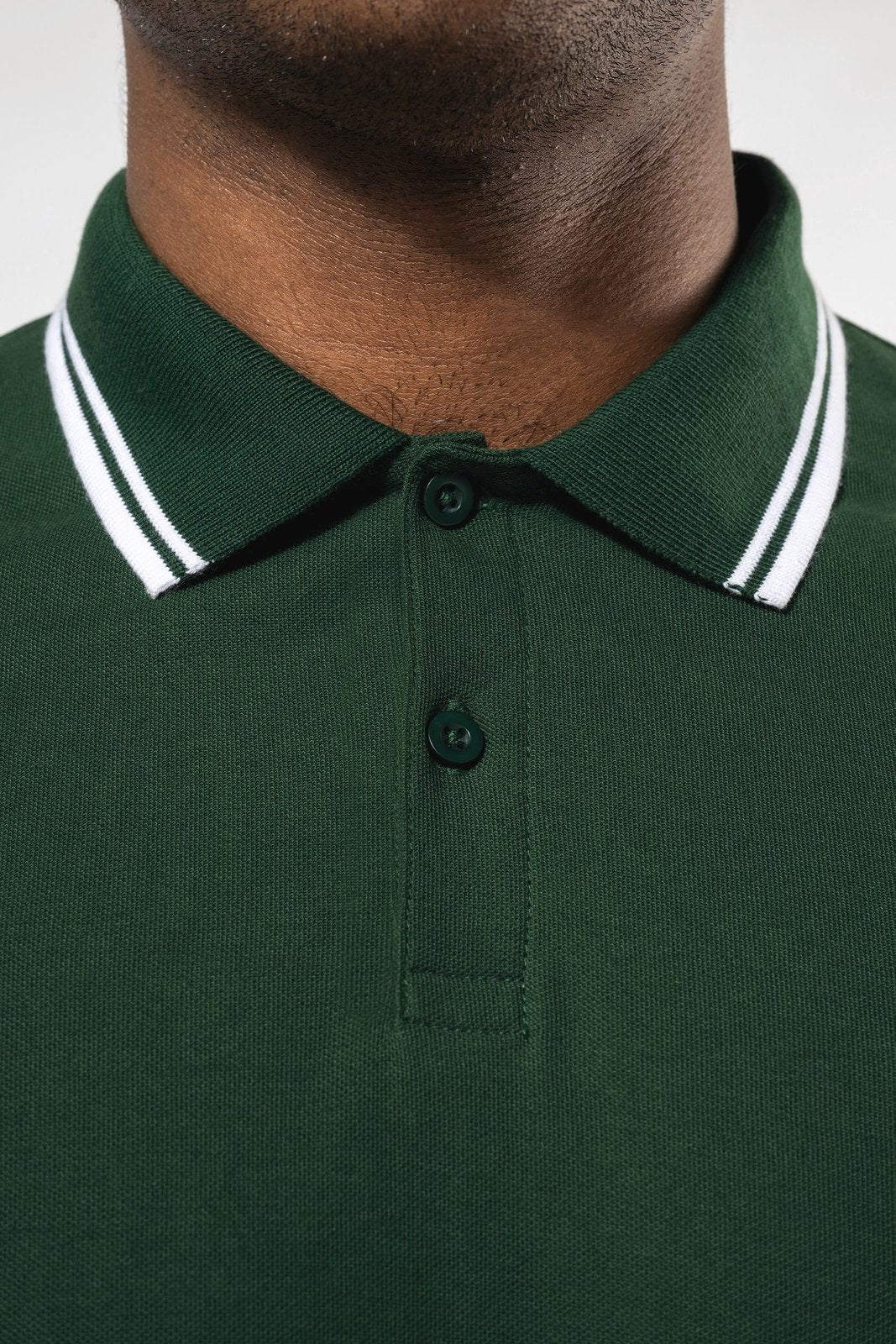 Polo homme manches courtes à liserés contrastés